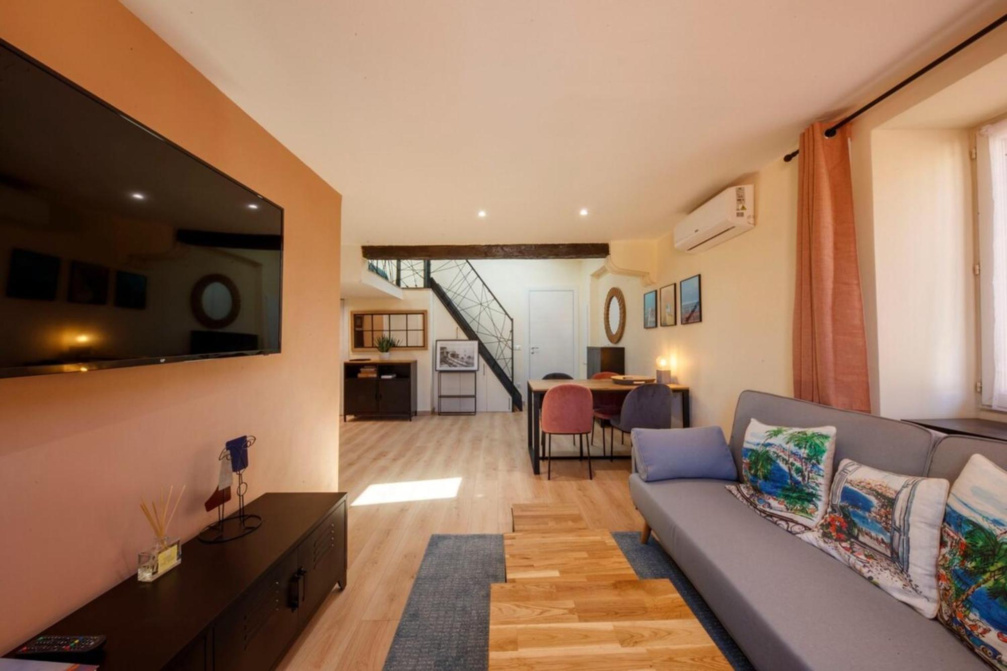 06A2 - Heart Of Old Nice Beautiful Renovated Apartment 외부 사진