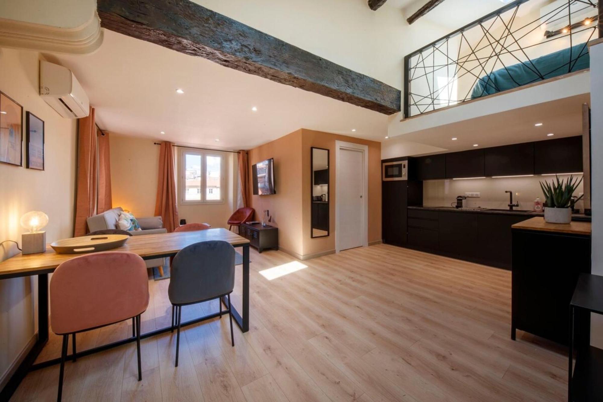 06A2 - Heart Of Old Nice Beautiful Renovated Apartment 외부 사진